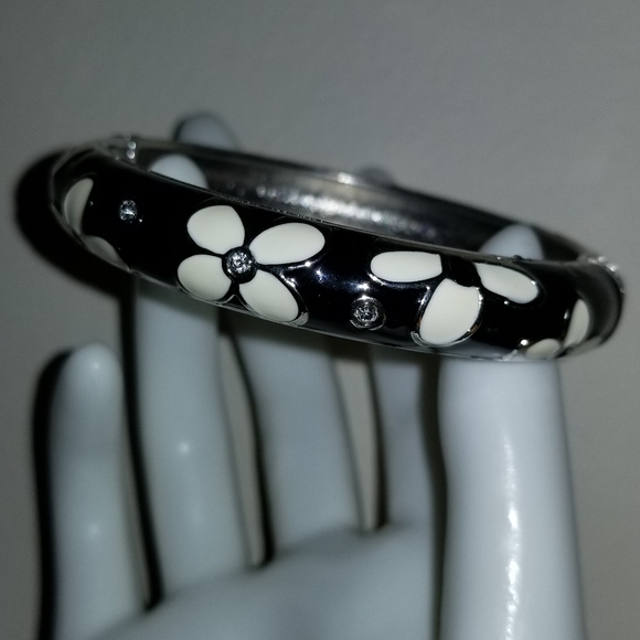 BRACELET METALLIC SILVER BLACK WHITE. New. - Picture 3 of 5